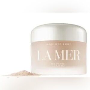 La Mer The Powder in White and Cream